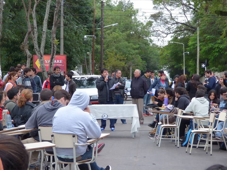 En este momento estás viendo Clase Pública en Defensa de las Universidades